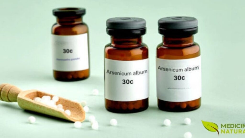 Arsenicum Album 30C é uma das potências mais utilizadas na homeopatia para tratamento de ansiedade, problemas digestivos e sintomas de intoxicação alimentar. O frasco contém glóbulos homeopáticos preparados segundo o princípio da diluição e dinamização, tornando o remédio seguro e eficaz para uso terapêutico.